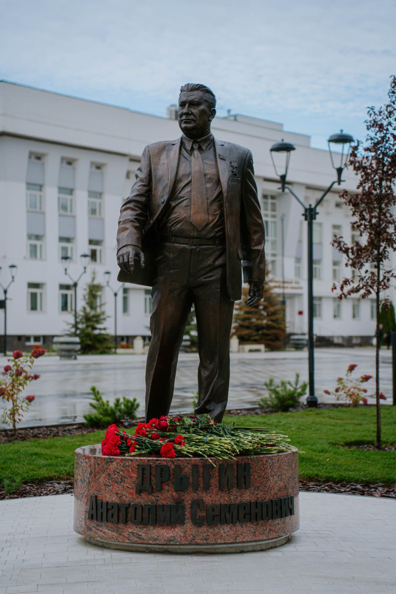 Памятник Анатолию Дрыгину